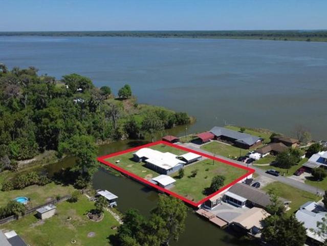 House for sale in Lake Panasoffkee, Florida