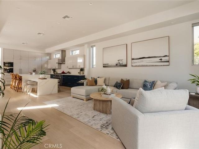 House for sale in Tree Section, Manhattan Beach