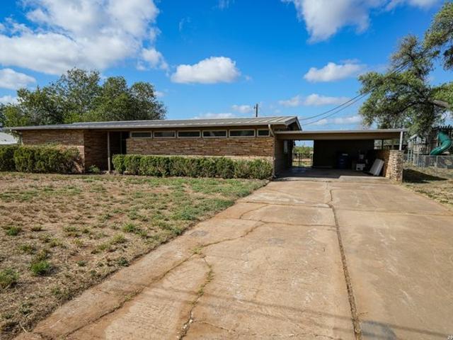 House for sale in Bigfoot, Texas