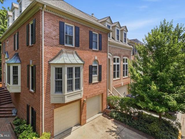 Townhouse for sale in Virginia