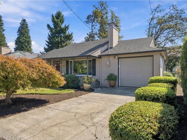 House for sale in Gladstone, Clackamas County