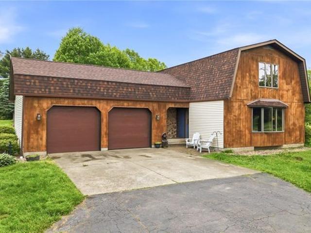 House for sale in Hubbard, Ohio
