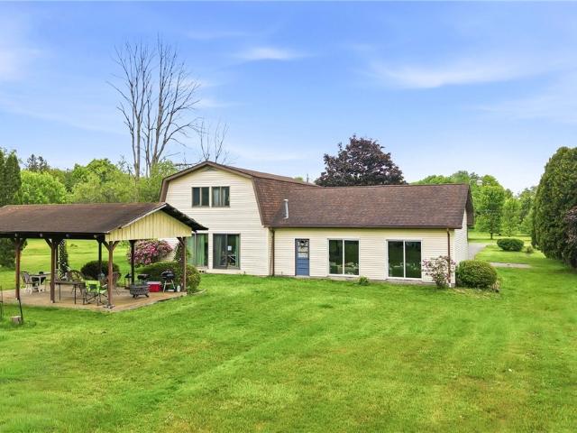 House for sale in Hubbard, Ohio