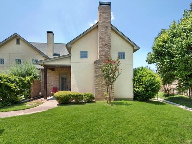 Townhouse for sale in Benbrook, Texas