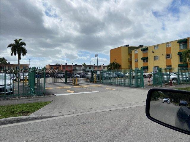 Condo for sale in Hialeah, Miami-Dade County