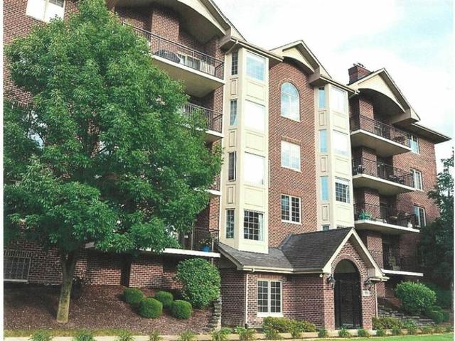 Condo for sale in Westmont, Illinois