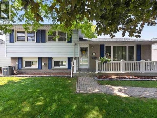 House for sale in Brights Grove, Ontario