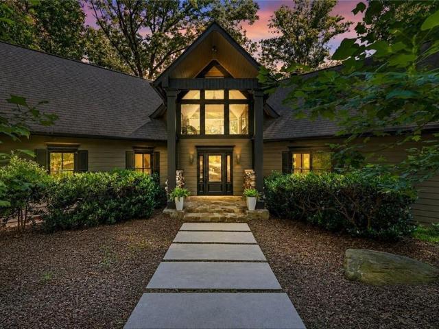House for sale in Flowery Branch, Georgia