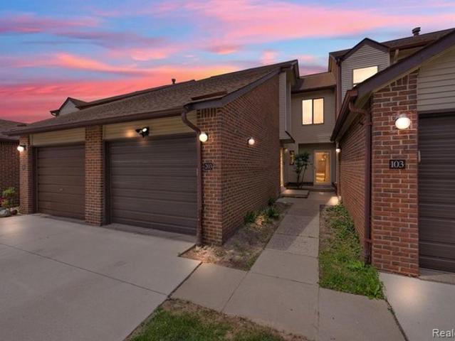 Condo for sale in West Bloomfield, Michigan