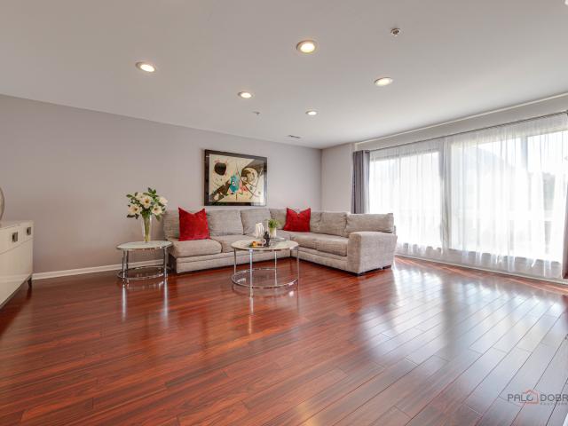 Townhouse for sale in Mundelein, Illinois