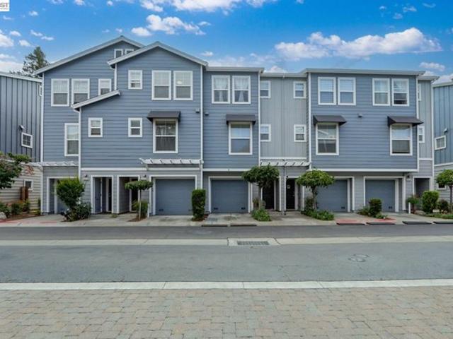 Townhouse for sale in Hayward, California