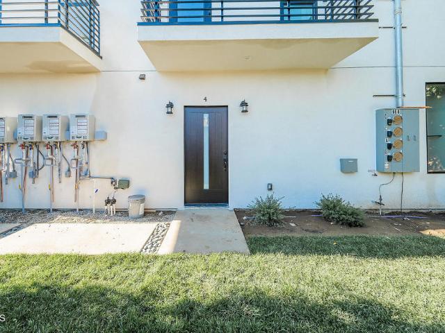 House for sale in East Los Angeles, Canoga Park