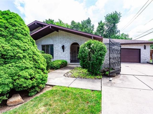 House for sale in Independence, Ohio