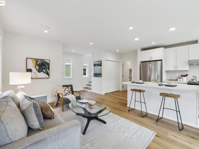 Condo for sale in Oakland