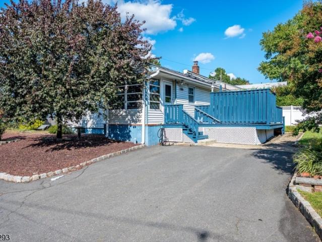 House for sale in Nixon, Edison