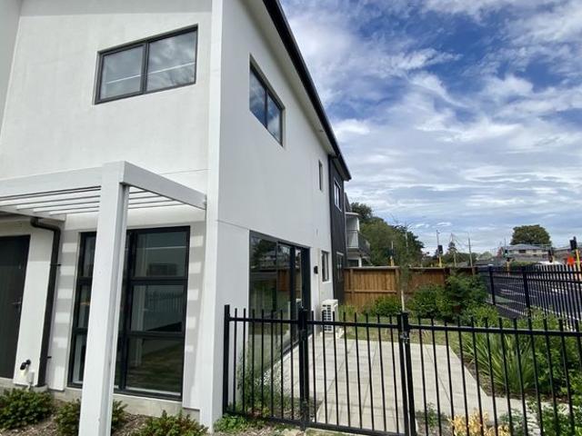 Apartment for rent in Chaslands, Canterbury