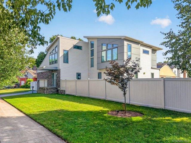 House for sale in Queens, Arverne