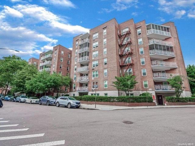 House for sale in Rego Park House for sale in Rego Park