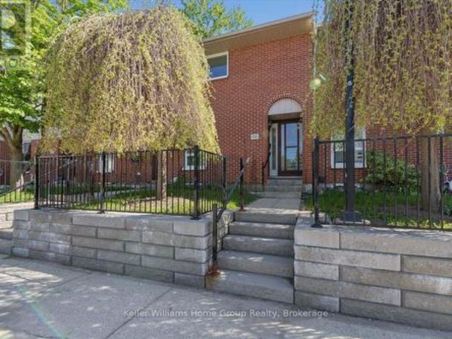 Townhouse for sale in Guelph, Ontario