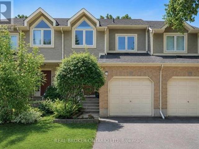 Townhouse for sale in Arva, Ontario