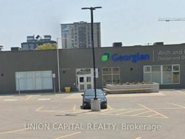 Commercial for rent in Barrie, Ontario