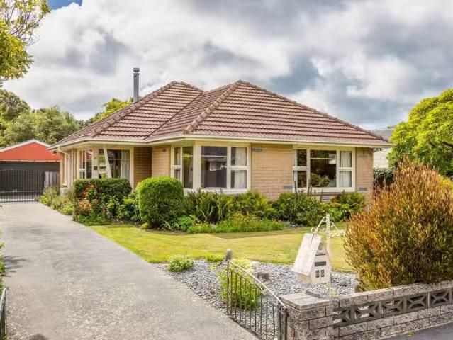 House for sale in Chaslands, Canterbury