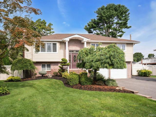 House for sale in Smithtown, New York