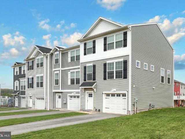 Townhouse for sale in Red Lion