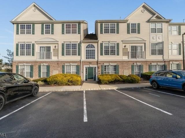 Townhouse for sale in Stewartsville, New Jersey