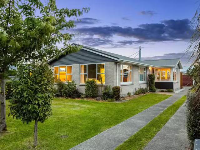 House for sale in Chaslands, Canterbury