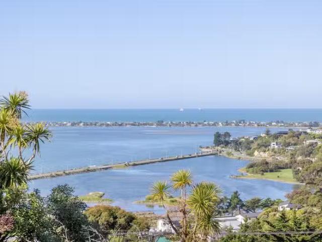 House for sale in Chaslands, Canterbury