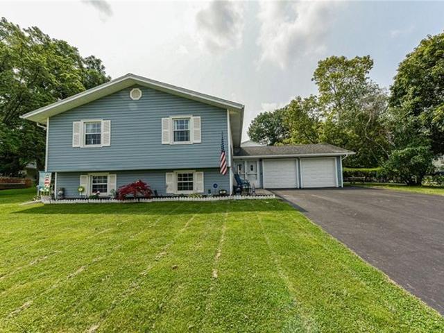 House for sale in Oak Hill, New York