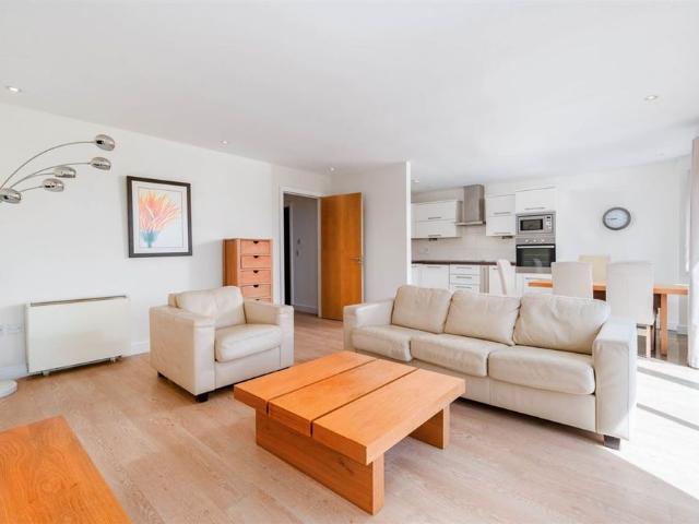 Apartment to rent in Bluebell, North Tipperary