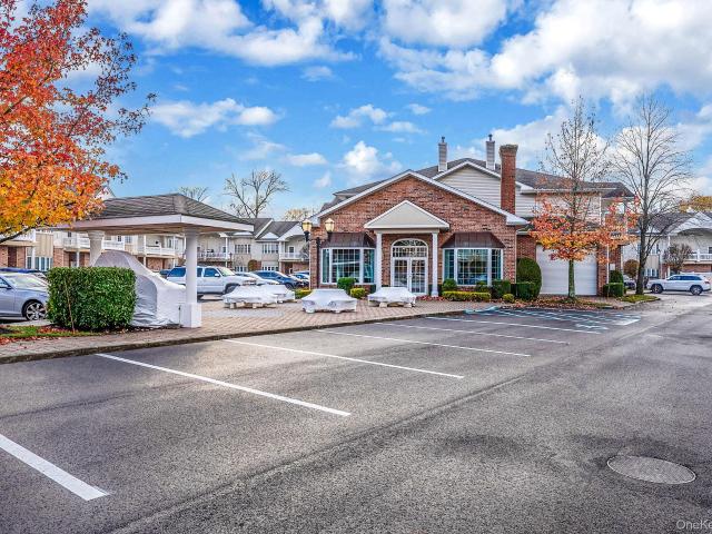 Condo for sale in Babylon, New York