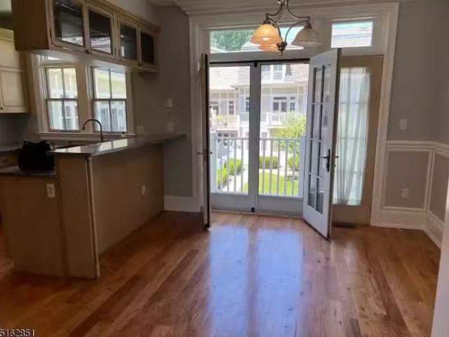Condo for rent in Montclair