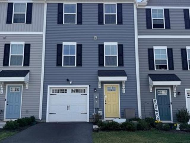 Townhouse for sale in Bunker Hill, West Virginia