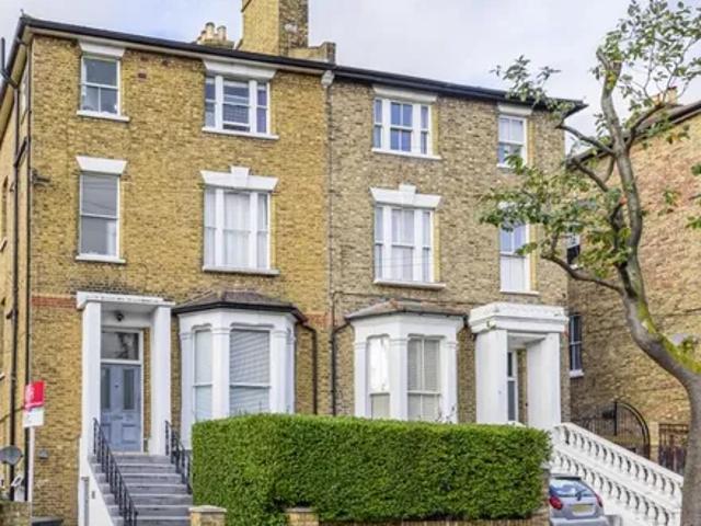 Apartment for rent in Southfields, Greater London