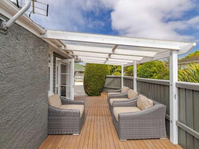 House for sale in Chaslands, Canterbury