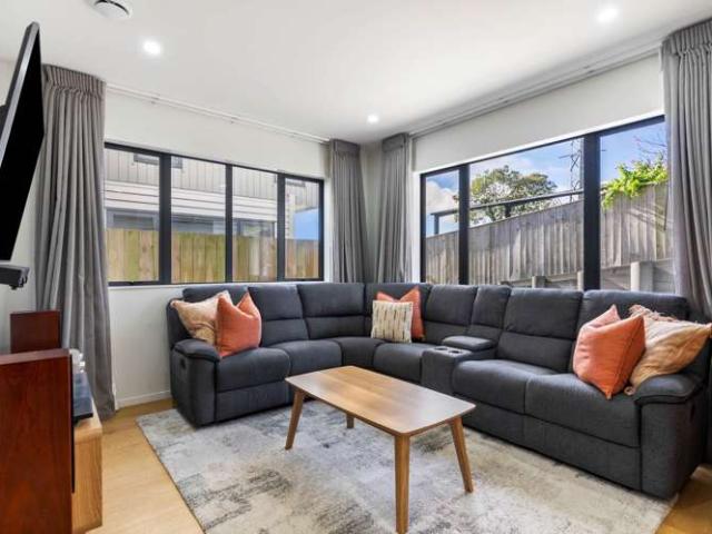 House for sale in Glenfield, Kaipātiki