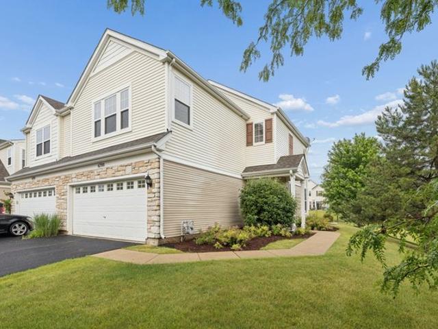 Townhouse for sale in Carpentersville, Illinois
