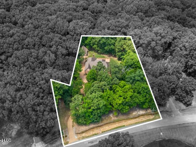 House for sale in Nesbit, Mississippi