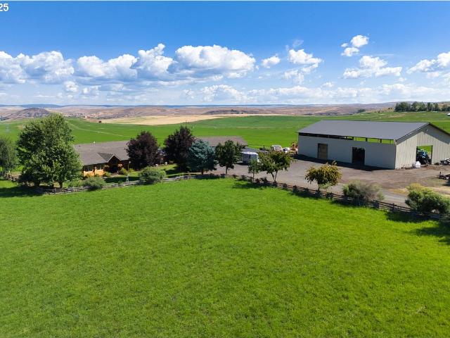 House for sale in Lostine