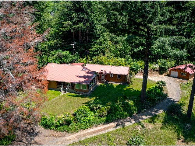 House for sale in Coos Bay