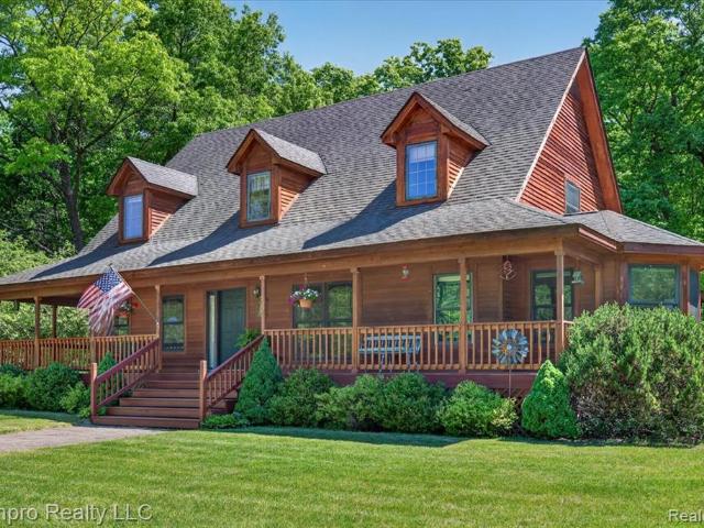 House for sale in Oxford, Michigan