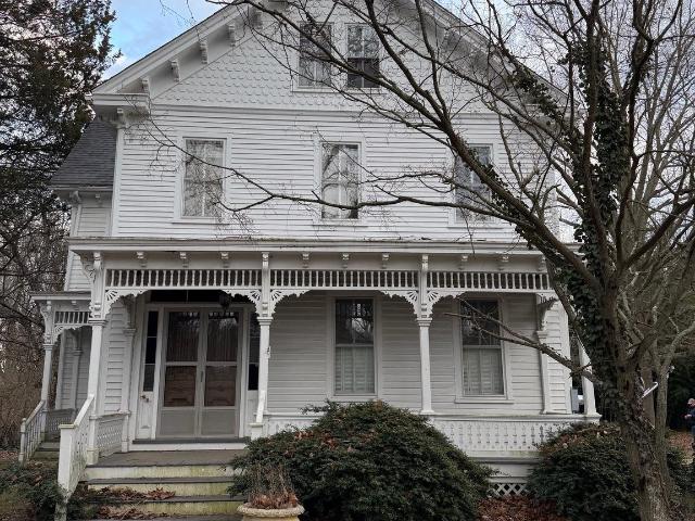 House for sale in Greenwich, New Jersey