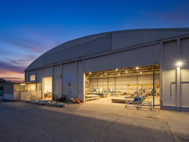 Warehouse for rent in Toombul, Queensland