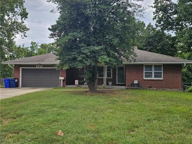 House for sale in Hamilton Heights, Gladstone