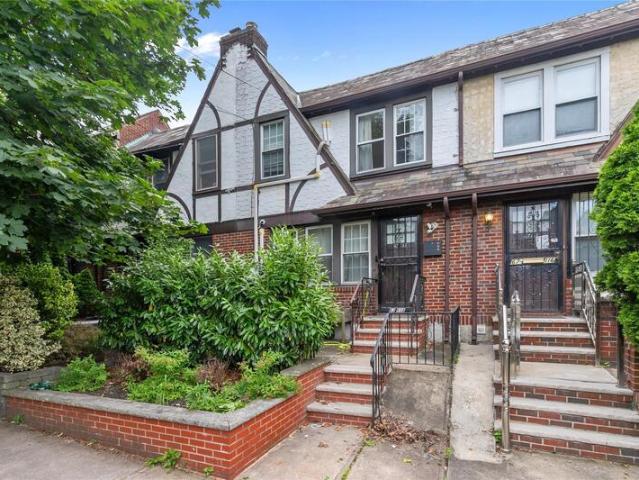 Townhouse for sale in Forest Hills