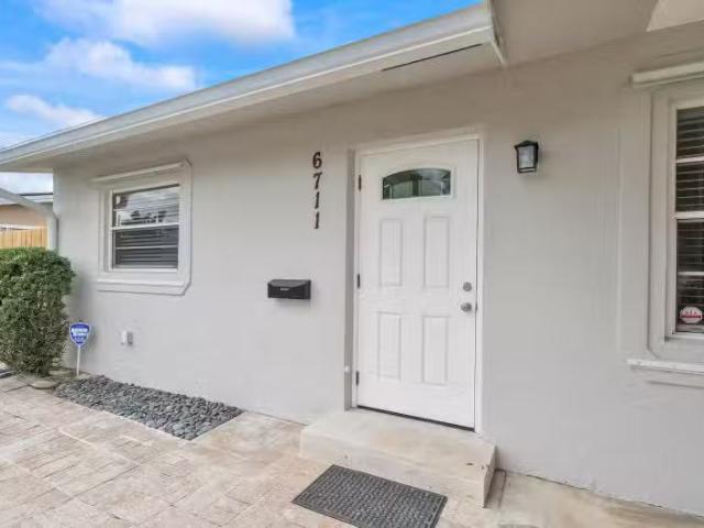 House for sale in Hollywood