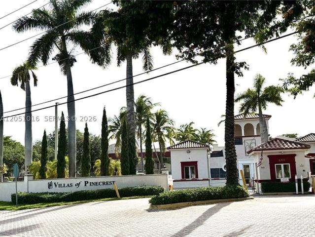 Condo for sale in Pinecrest, Florida